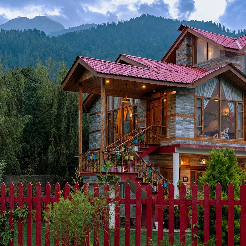 Unique Homestay in Manali with Garden View